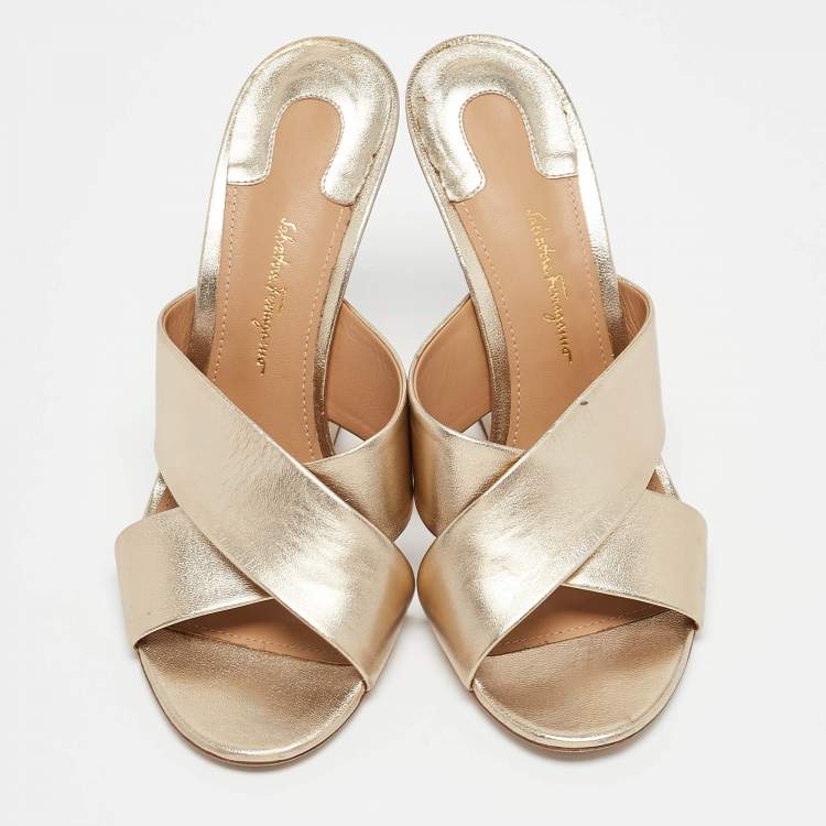 Pre Owned Salvatore Ferragamo Gold Leather Wedge Sandals Size 39