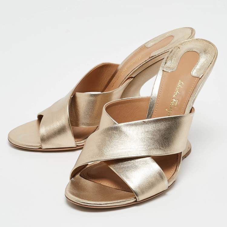 Pre Owned Salvatore Ferragamo Gold Leather Wedge Sandals Size 39