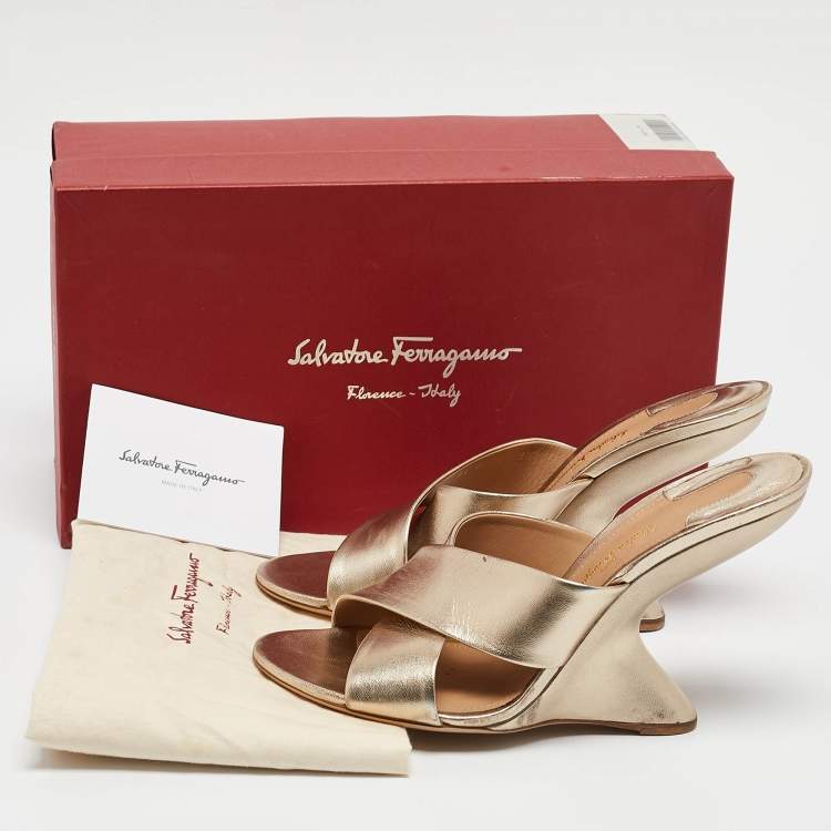 Pre Owned Salvatore Ferragamo Gold Leather Wedge Sandals Size 39