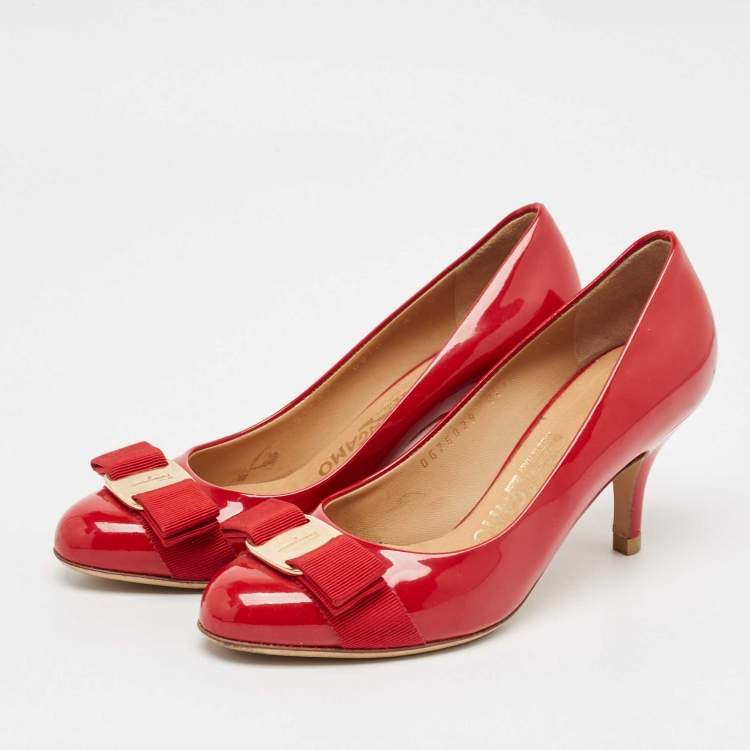 Pre Owned Salvatore Ferragamo Red Patent Leather Vara Bow Pumps Size 35