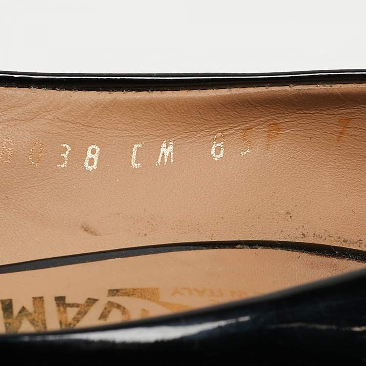 Pre Owned Salvatore Ferragamo Black Patent Leather Vara Bow Pumps Size 37.5
