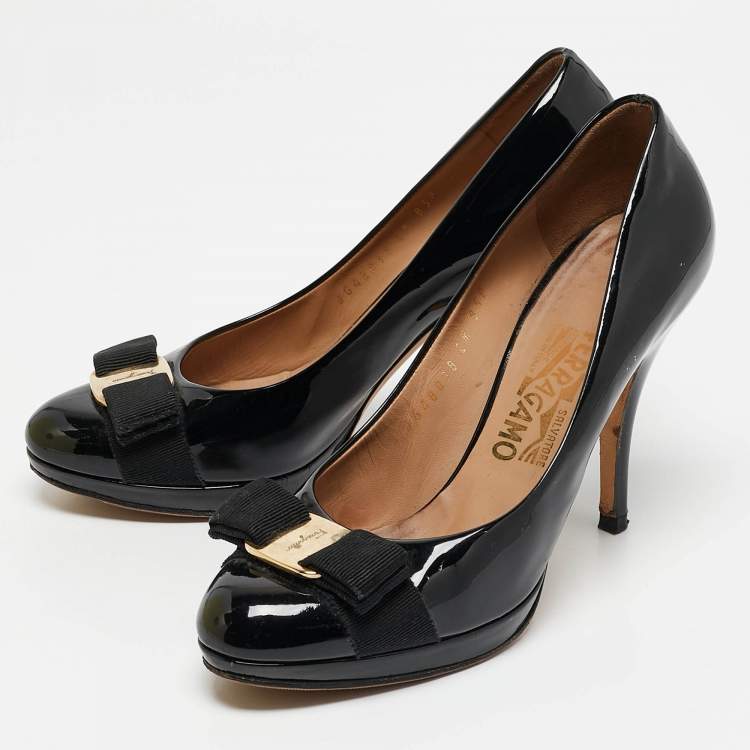 Pre Owned Salvatore Ferragamo Black Patent Leather Vara Bow Pumps Size 37.5