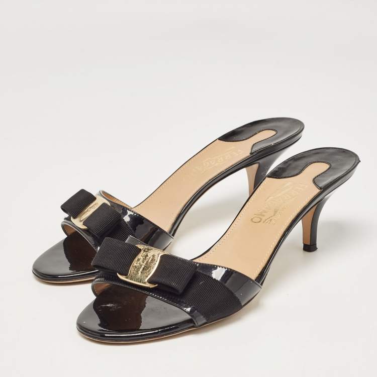 Pre Owned Salvatore Ferragamo Black Patent Leather Glory Bow Slide Sandals Size 40.5