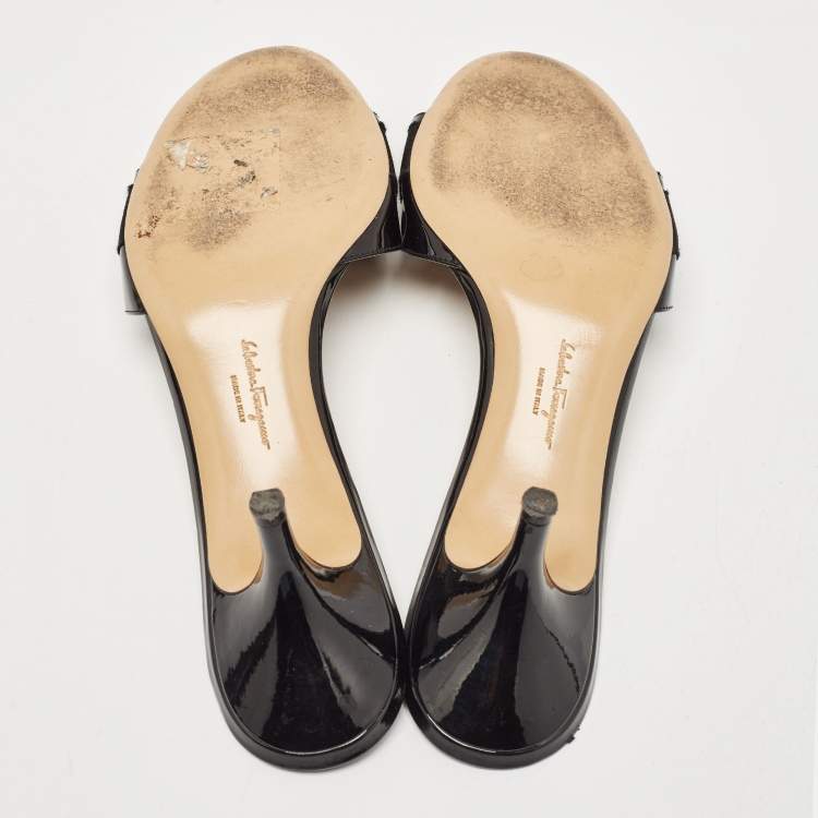 Pre Owned Salvatore Ferragamo Black Patent Leather Glory Bow Slide Sandals Size 40.5