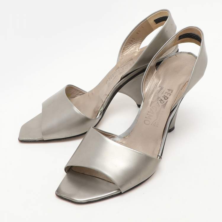 Pre Owned Salvatore Ferragamo Silver Leather Slingback Sandals Size 39