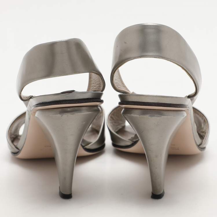 Pre Owned Salvatore Ferragamo Silver Leather Slingback Sandals Size 39