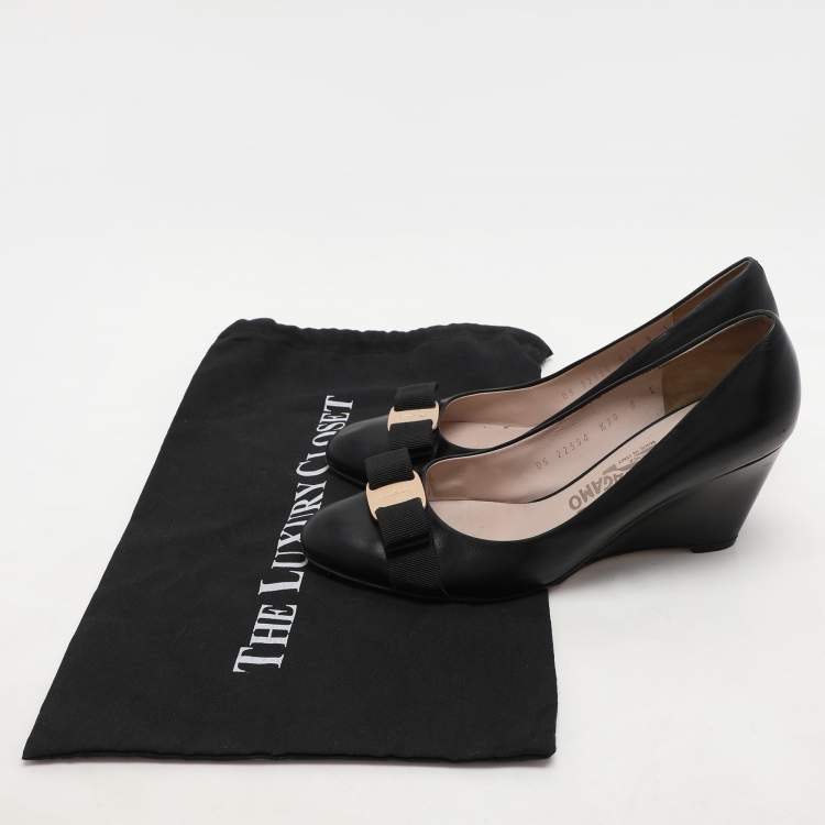Pre Owned Salvatore Ferragamo Black Leather Vara Bow Wedge Pumps Size 38.5