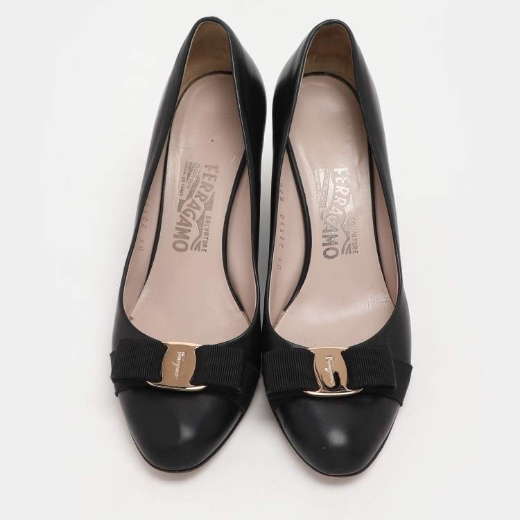Pre Owned Salvatore Ferragamo Black Leather Vara Bow Wedge Pumps Size 38.5