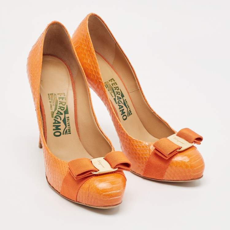 Pre Owned Salvatore Ferragamo Orange Snakeskin Vara Bow Pumps Size 37