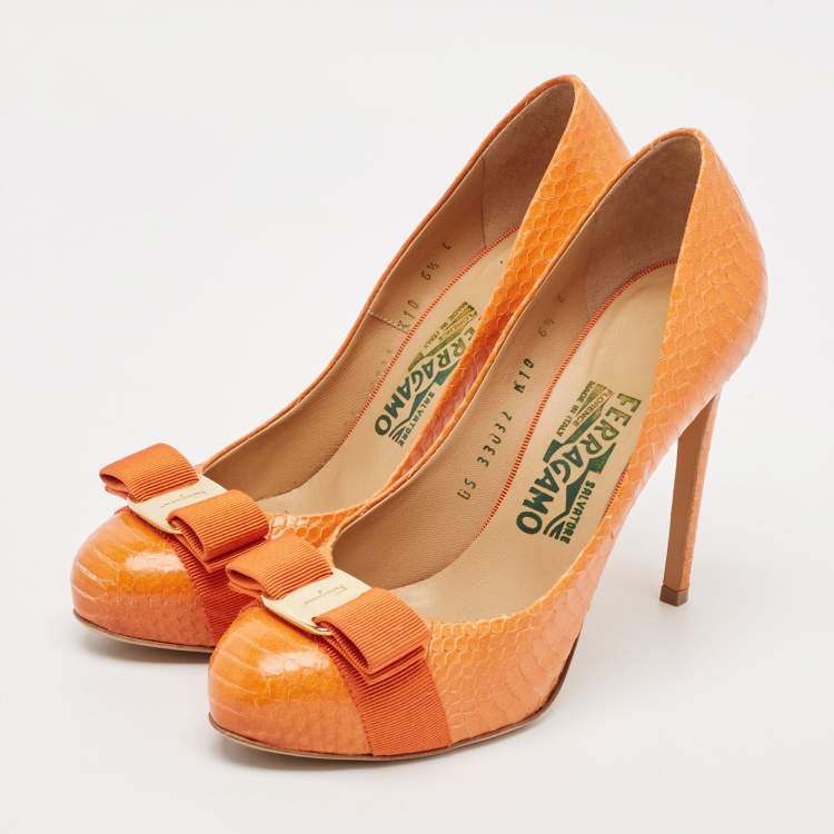 Pre Owned Salvatore Ferragamo Orange Snakeskin Vara Bow Pumps Size 37