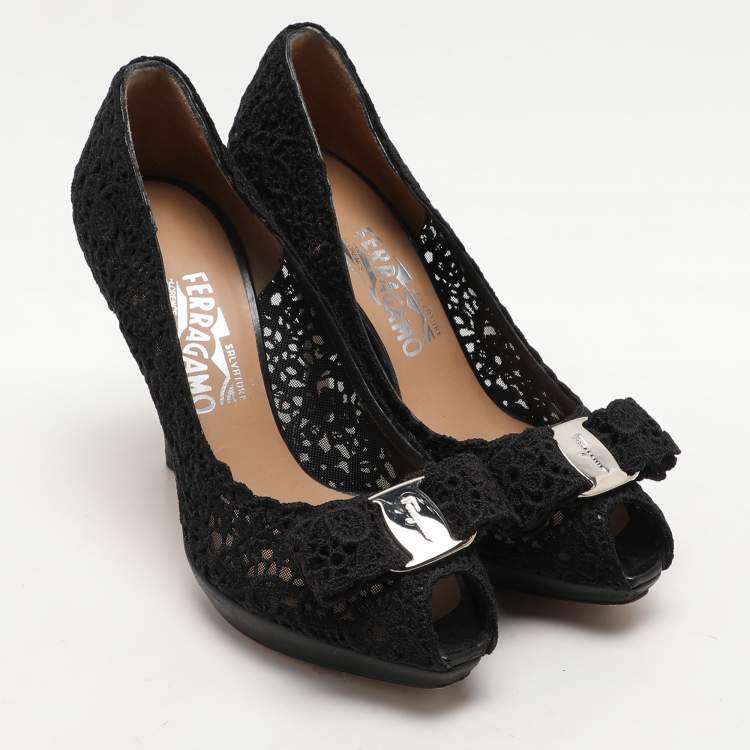 Pre Owned Salvatore Ferragamo Black Lace Vara Bow Pumps Size 37