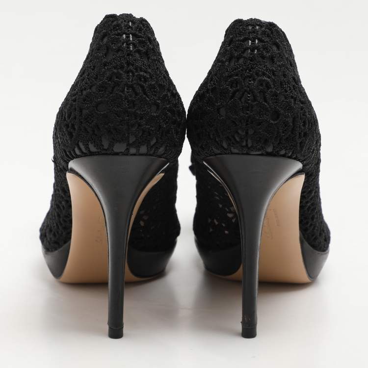 Pre Owned Salvatore Ferragamo Black Lace Vara Bow Pumps Size 37