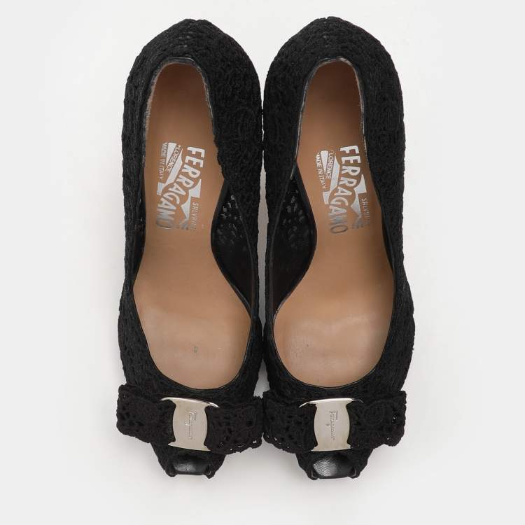 Pre Owned Salvatore Ferragamo Black Lace Vara Bow Pumps Size 37