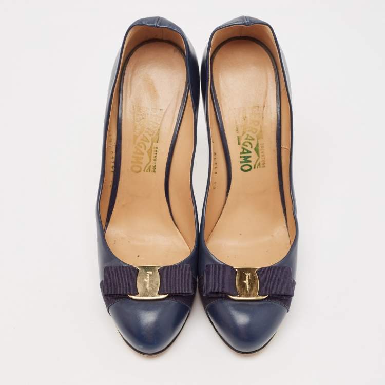 Pre Owned Salvatore Ferragamo Navy Blue Leather Vara Bow Pumps Size 41