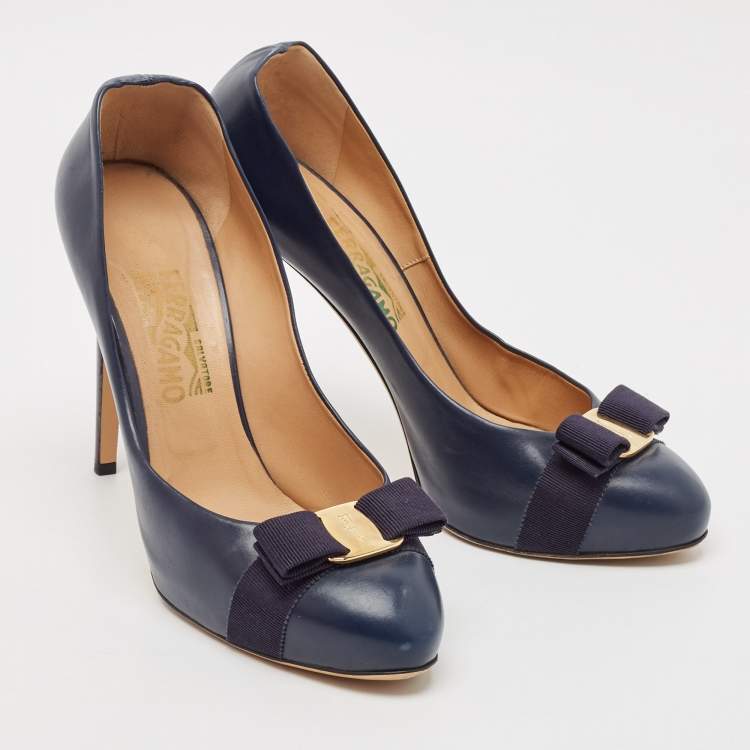Pre Owned Salvatore Ferragamo Navy Blue Leather Vara Bow Pumps Size 41