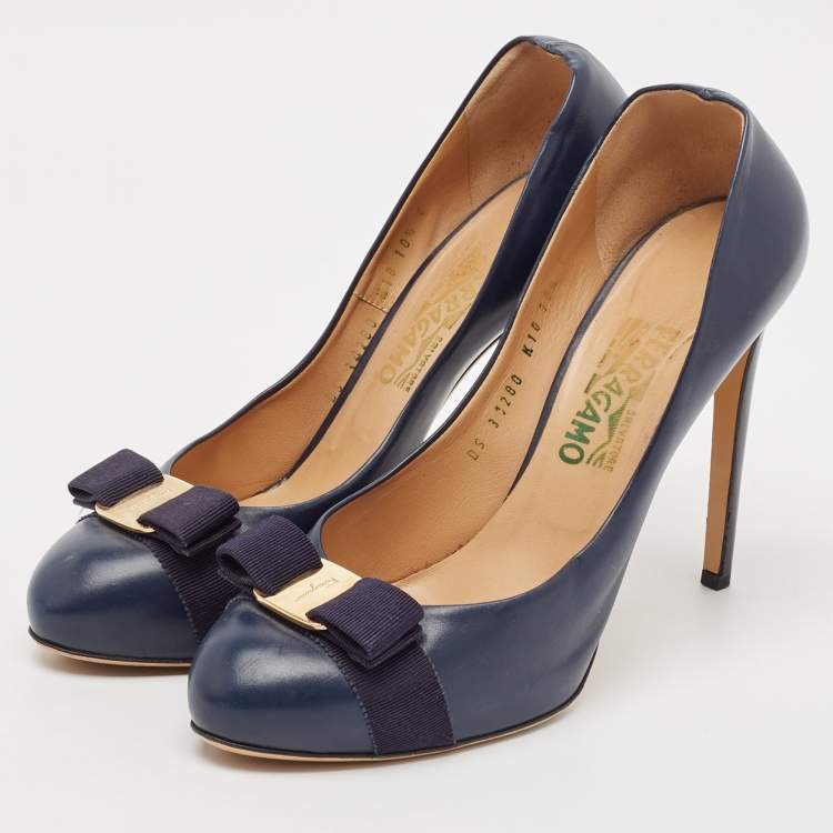 Pre Owned Salvatore Ferragamo Navy Blue Leather Vara Bow Pumps Size 41