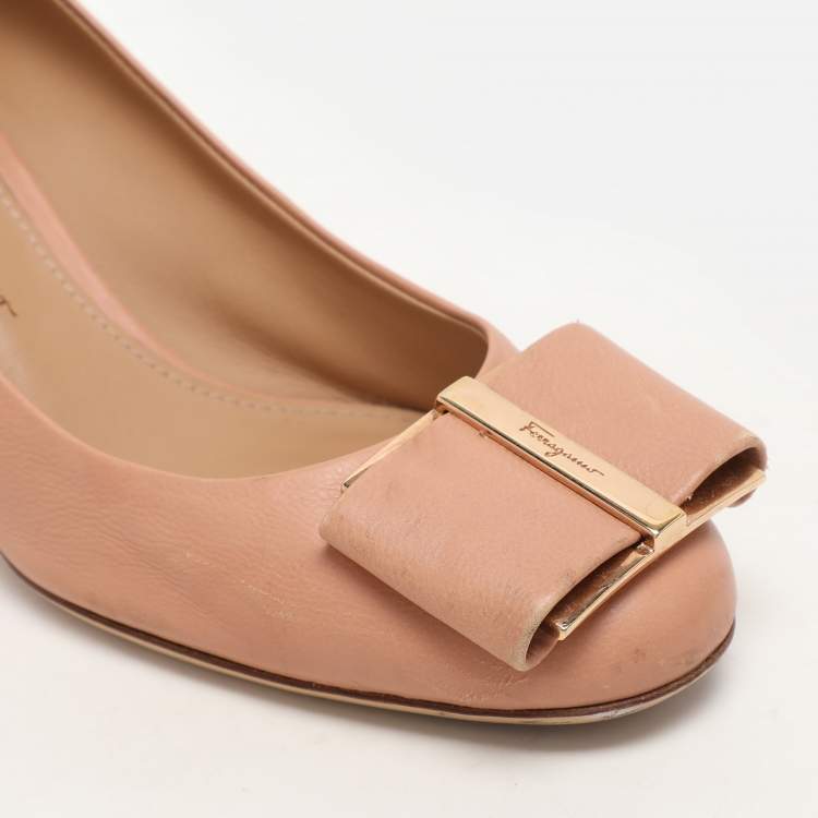 Pre Owned Salvatore Ferragamo Leather Flower Heels Bow Pumps Size 37