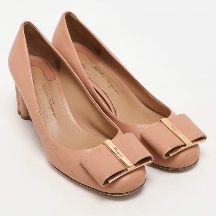Pre Owned Salvatore Ferragamo Leather Flower Heels Bow Pumps Size 37