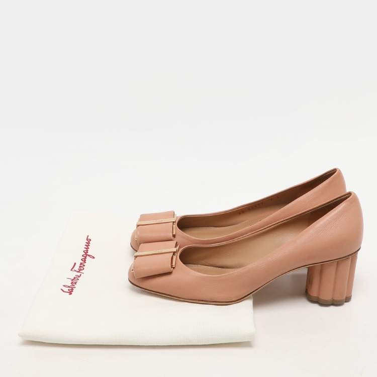 Pre Owned Salvatore Ferragamo Leather Flower Heels Bow Pumps Size 37