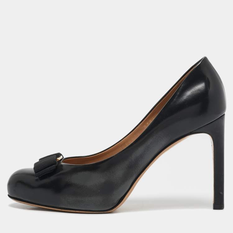 Pre Owned Salvatore Ferragamo Black Leather Vara Bow Pumps Size 37
