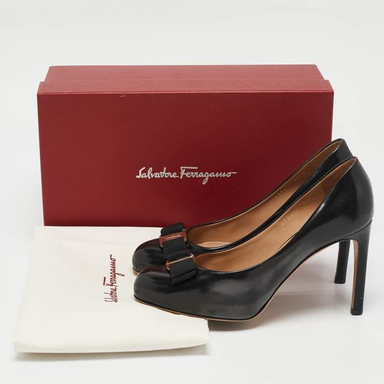 Pre Owned Salvatore Ferragamo Black Leather Vara Bow Pumps Size 37