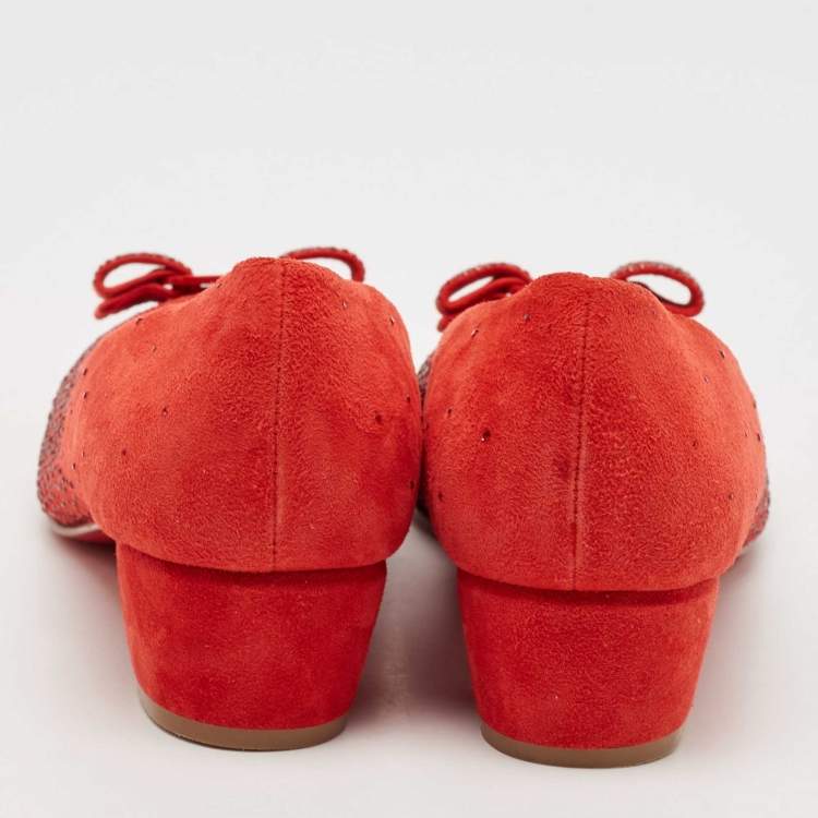 مملوكة مسبقًا Salvatore Ferragamo Red Suede Crystal Embellished Vara Bow Block Heel Pumps Size 40.5