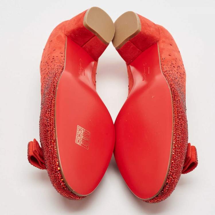مملوكة مسبقًا Salvatore Ferragamo Red Suede Crystal Embellished Vara Bow Block Heel Pumps Size 40.5