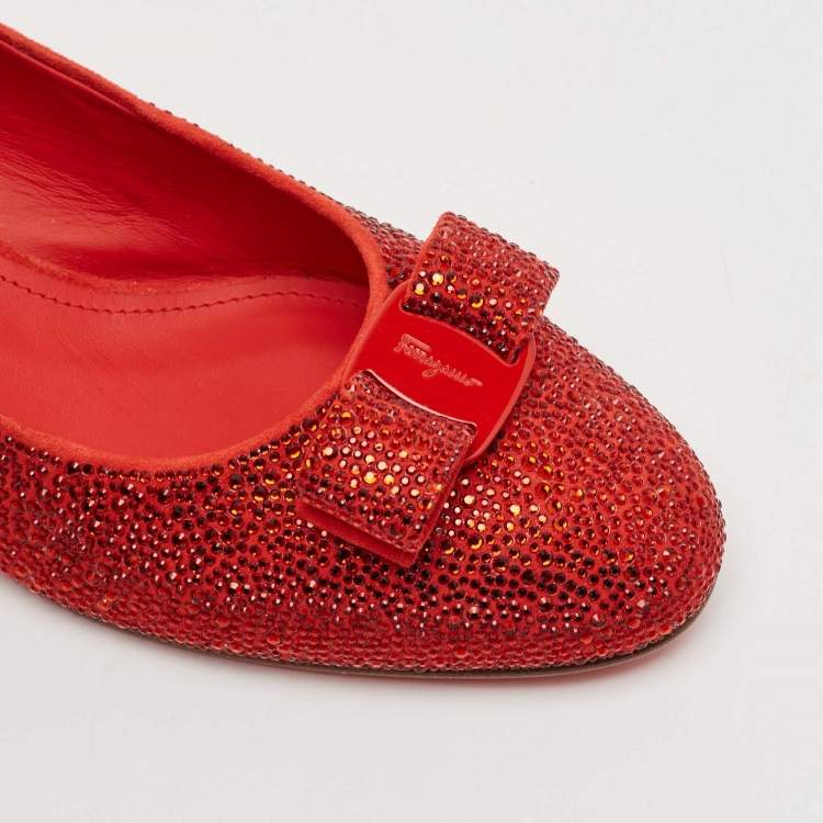 مملوكة مسبقًا Salvatore Ferragamo Red Suede Crystal Embellished Vara Bow Block Heel Pumps Size 40.5
