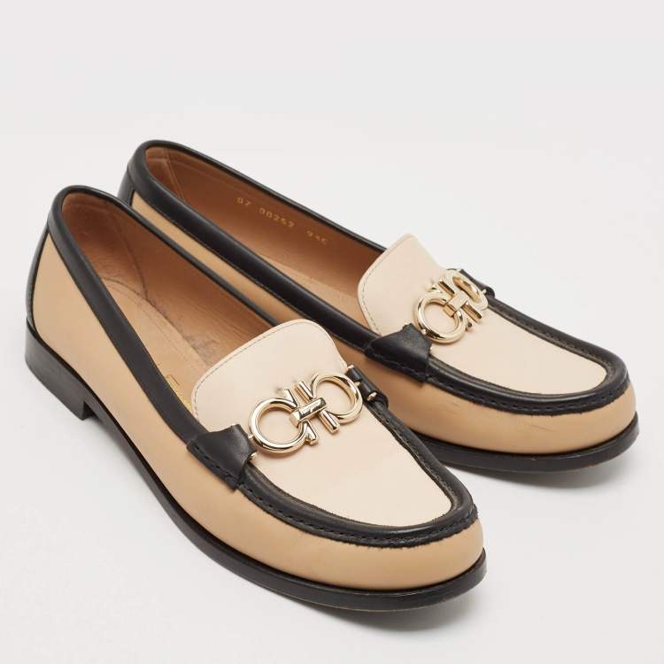 Pre Owned Salvatore Ferragamo Black/Beige Leather Slip On Loafers Size 40