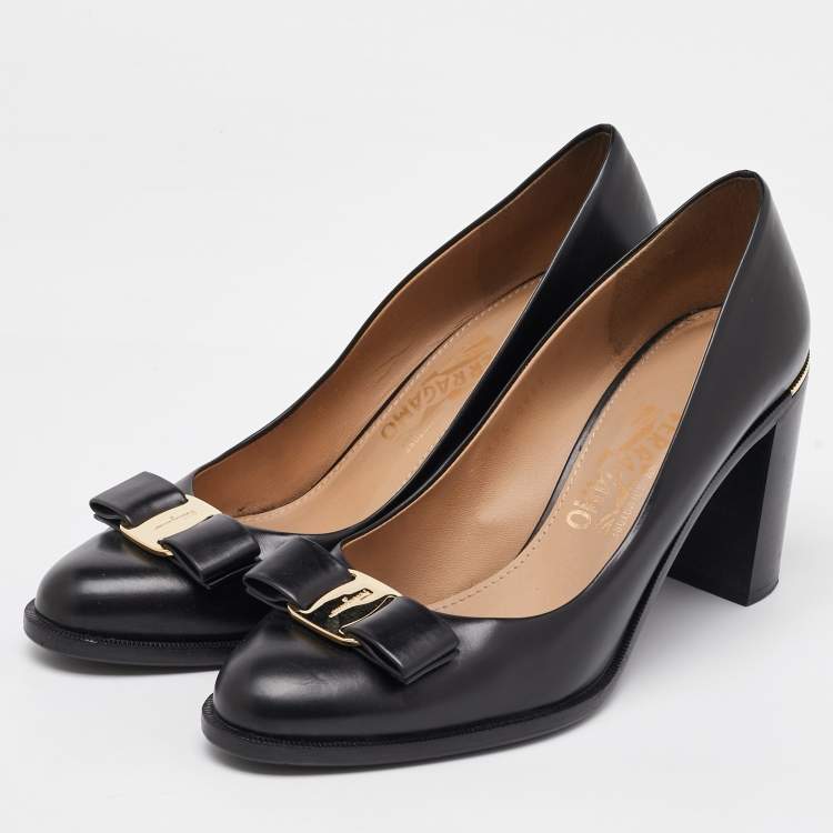 Pre Owned Salvatore Ferragamo Black Leather Vara Bow Block Heel Pumps Size 39.5