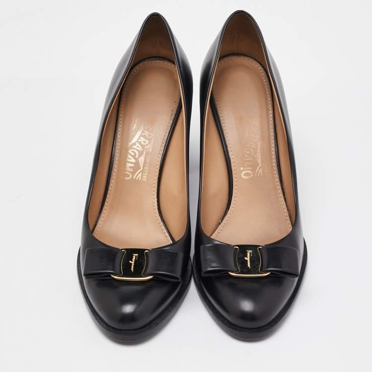 Pre Owned Salvatore Ferragamo Black Leather Vara Bow Block Heel Pumps Size 39.5