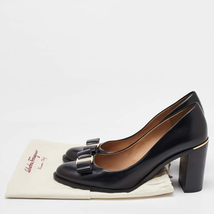 Pre Owned Salvatore Ferragamo Black Leather Vara Bow Block Heel Pumps Size 39.5