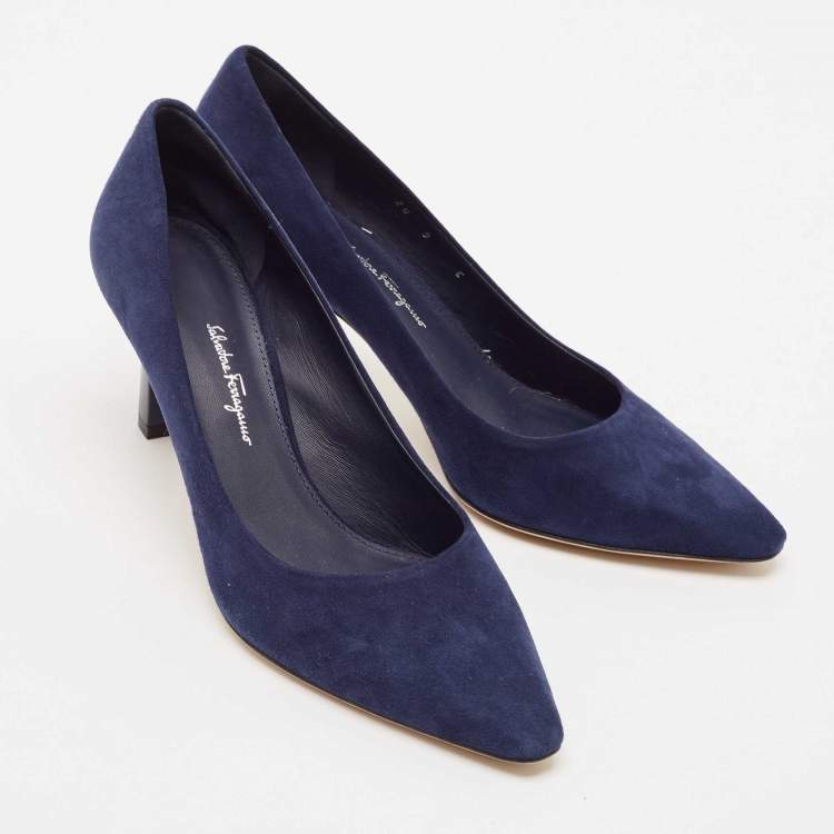 مملوكة مسبقًا Salvatore Ferragamo Navy Blue Suede Pointed Toe Pumps Size 39.5