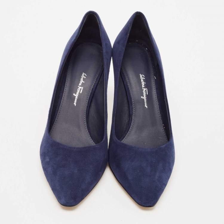 مملوكة مسبقًا Salvatore Ferragamo Navy Blue Suede Pointed Toe Pumps Size 39.5