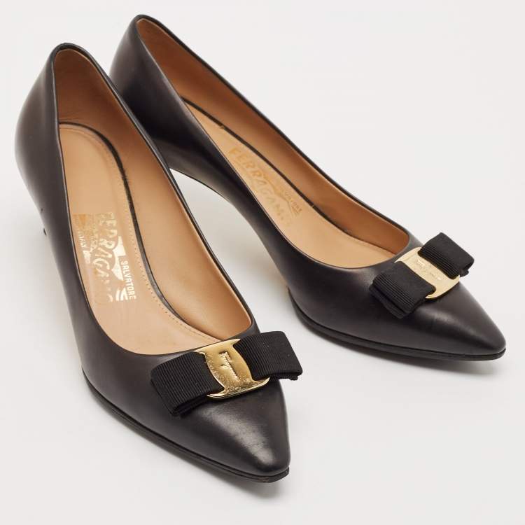 Pre Owned Salvatore Ferragamo Black Leather Vara Bow Pointed Toe Pumps Size 37