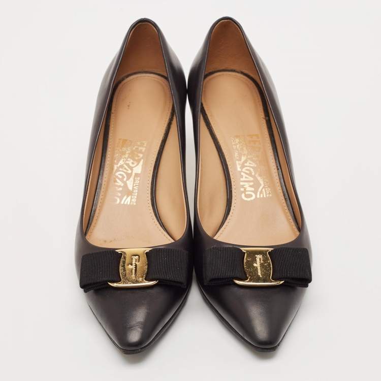 Pre Owned Salvatore Ferragamo Black Leather Vara Bow Pointed Toe Pumps Size 37