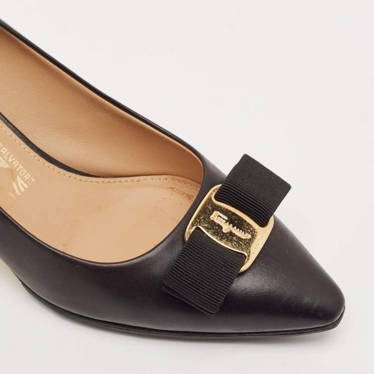 Pre Owned Salvatore Ferragamo Black Leather Vara Bow Pointed Toe Pumps Size 37