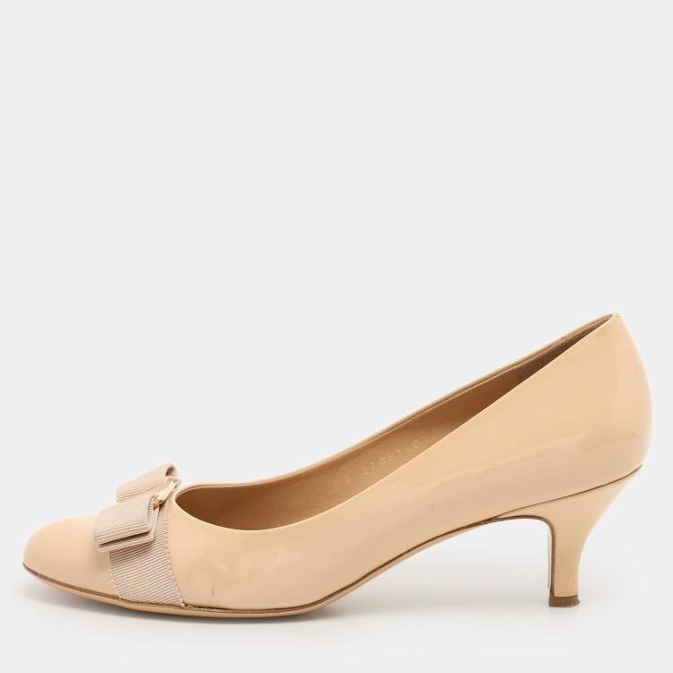 Pre Owned Salvatore Ferragamo Beige Patent Leather Vara Bow Pumps Size 38.5