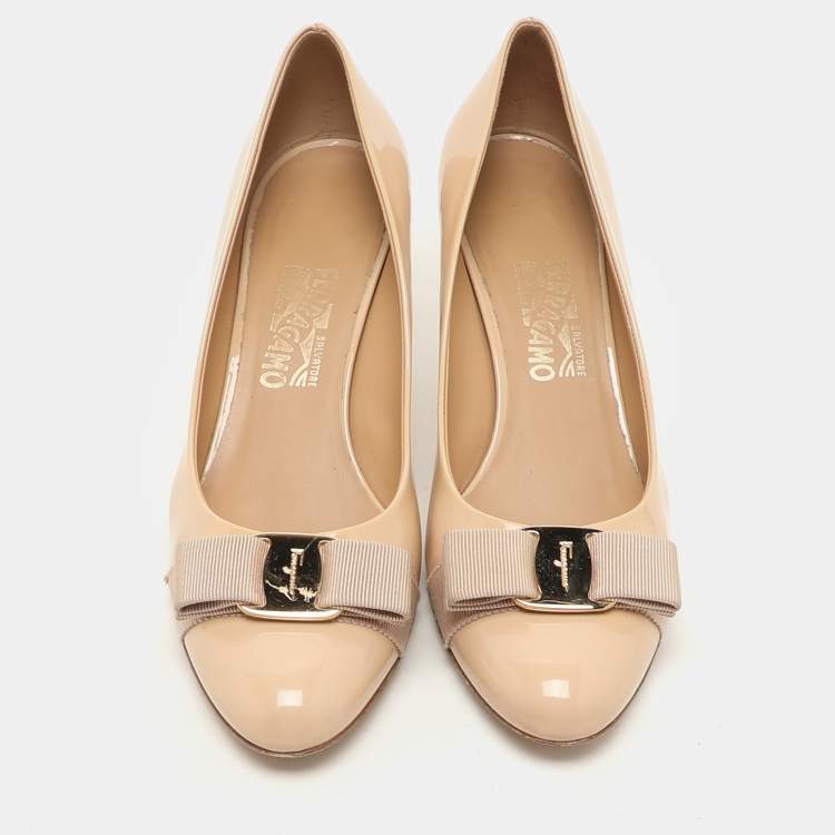 Pre Owned Salvatore Ferragamo Beige Patent Leather Vara Bow Pumps Size 38.5
