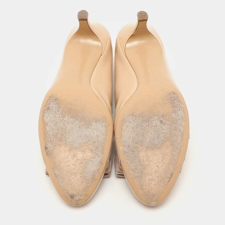 Pre Owned Salvatore Ferragamo Beige Patent Leather Vara Bow Pumps Size 38.5