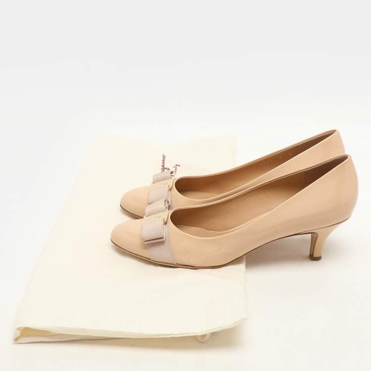 Pre Owned Salvatore Ferragamo Beige Patent Leather Vara Bow Pumps Size 38.5