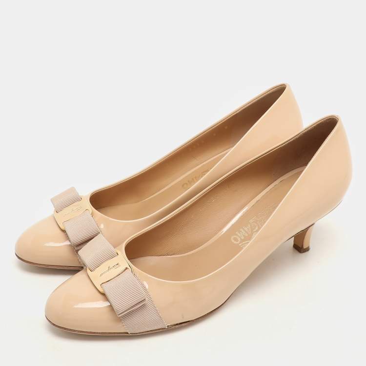 Pre Owned Salvatore Ferragamo Beige Patent Leather Vara Bow Pumps Size 38.5