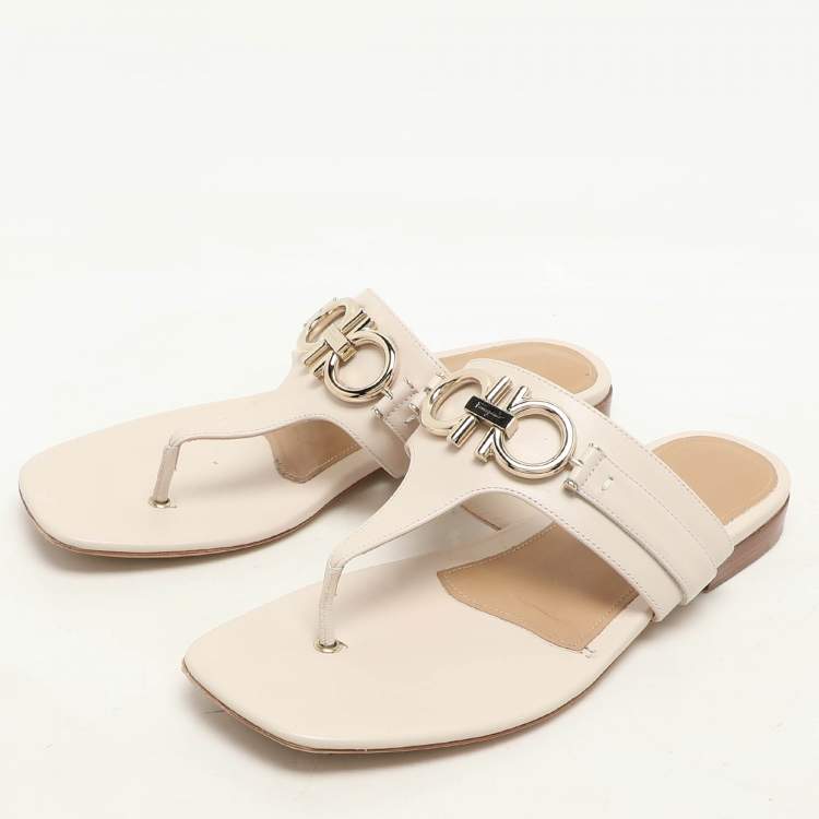 Pre Owned Salvatore Ferragamo Light Beige Leather Gancini Thong Flats Size 38.5