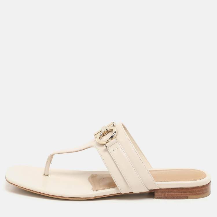 Pre Owned Salvatore Ferragamo Light Beige Leather Gancini Thong Flats Size 38.5