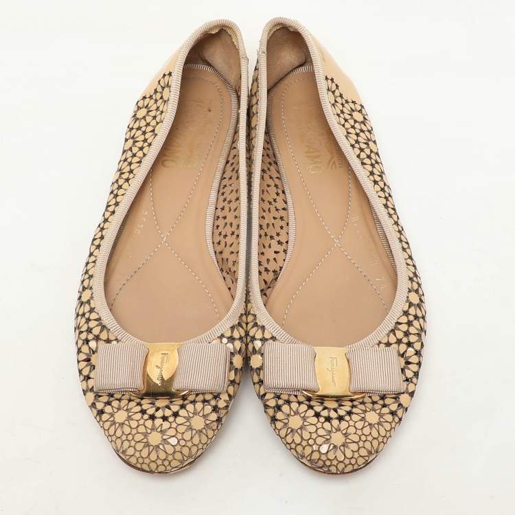 Pre Owned Salvatore Ferragamo Beige Patent Leather Laser Cut Vara Bow Ballet Flats Size 38