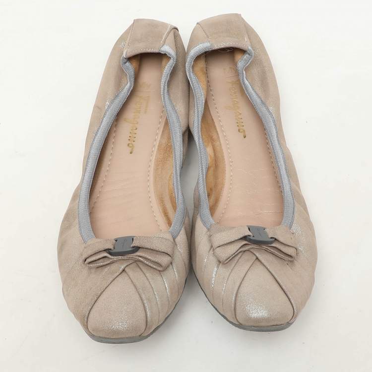 Pre Owned Salvatore Ferragamo Metallic Beige Suede Vara Bow Scrunch Ballet Flats Size 38