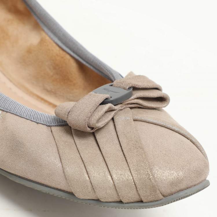 Pre Owned Salvatore Ferragamo Metallic Beige Suede Vara Bow Scrunch Ballet Flats Size 38
