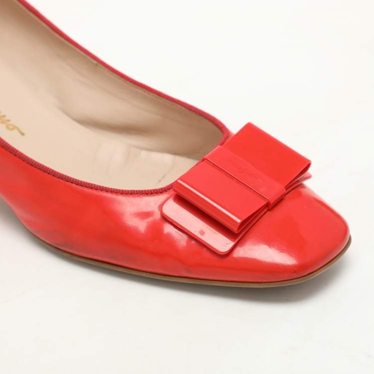 Pre Owned Salvatore Ferragamo Red Patent Leather Elinda Block Heel Bow Pumps Size 39.5