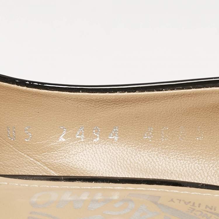 Pre Owned Salvatore Ferragamo Black/Beige Patent Leather Bow Block Heel Pumps Size 37.5
