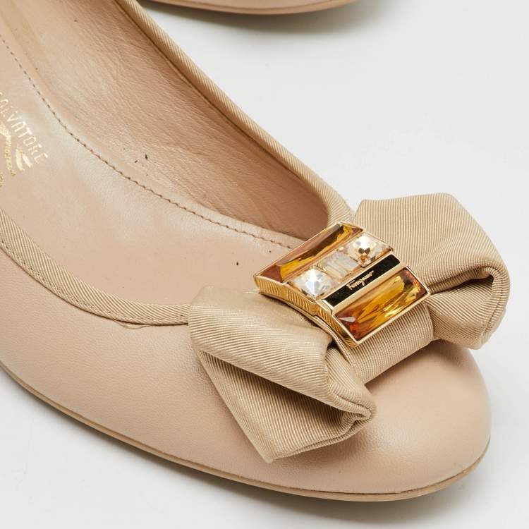 Pre Owned Salvatore Ferragamo Beige Leather Crystal Bow Block Heel Pumps Size 37